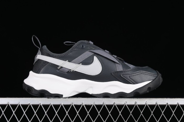 Nike TC 7900 Retro Chunky Dad Shoes with Reflective Swoosh and Cushioned Sole - DD9682-001
