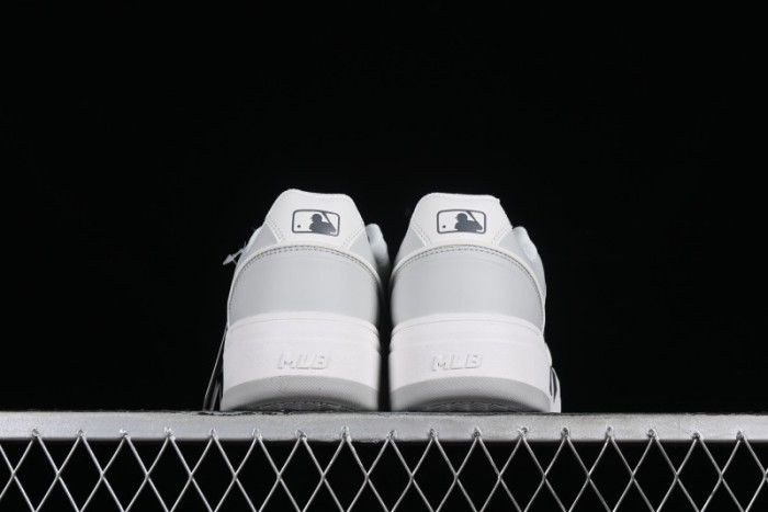 MLB Chunky Liner Basic New York Yankees Height Increasing Thick Sole Casual Sneakers - 3ASXCA12N50GRL