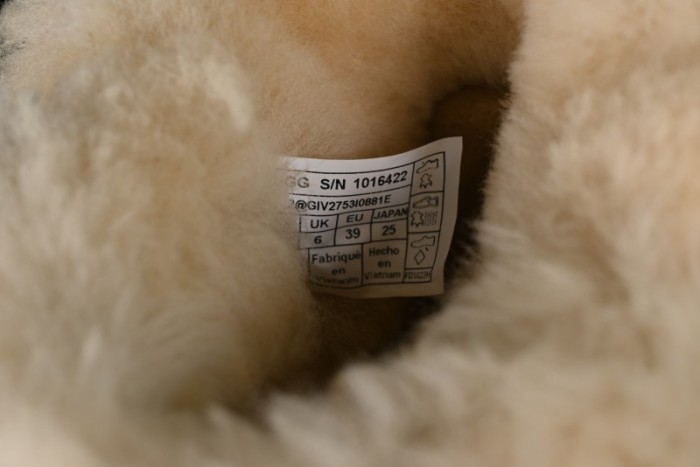 UGG Mini Bailey Button II Classic Short Boots with Wooden Button - 1016422