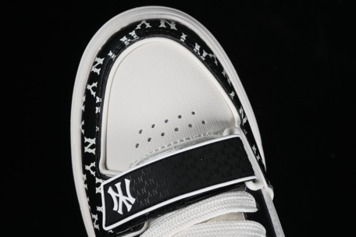 MLB Chunky Liner New York Yankees Hook & Loop Lightweight Platform Sneakers with 6cm Height Increase - 3ASXLM13N50BKS