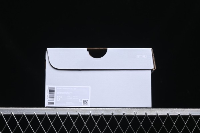 Nike Air Force 1 '07 Low Top Sneakers with Full-Grain Leather and Air Cushion - DD8959-111