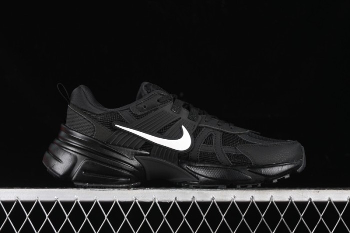 Nike Runtekk Run Retro Low-Top Running Shoes with Cushlon Midsole and Anti-Slip Design - HQ1582-001