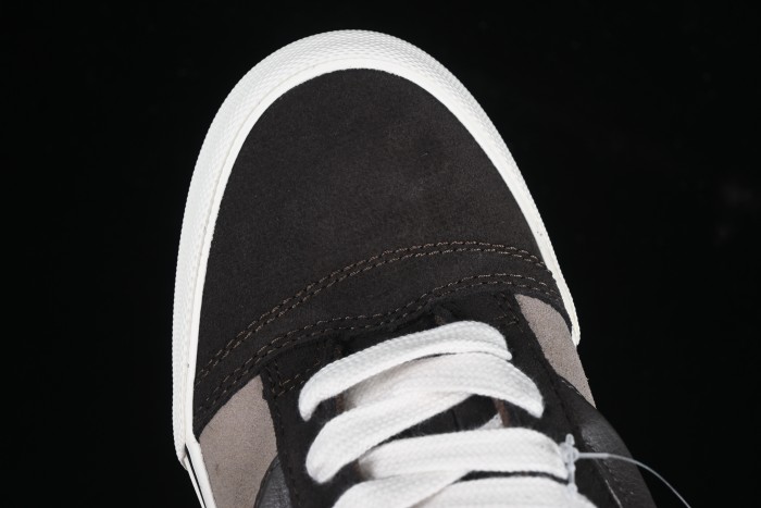 Vans Knu Skool Low-Top Retro Chunky Sneakers with Oversized Logo - VN0009QC2LN