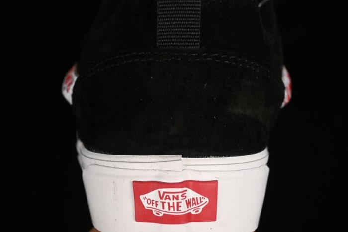 Vans Classics Knu Skool Retro Sneakers with Embroidered Graffiti Design and Thick Tongue - VN000CS00ZB 1