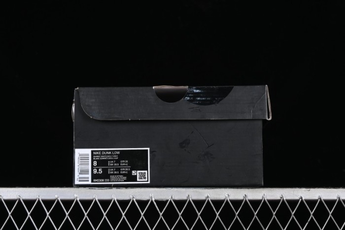 Nike Supreme x Nike SB Dunk Low Casual Skate Shoes in Beige Grey - RM2308-233 1