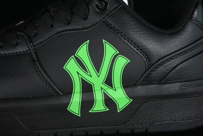 NY Yankees Black & Neon Green Sneakers - Classic Streetwear Style