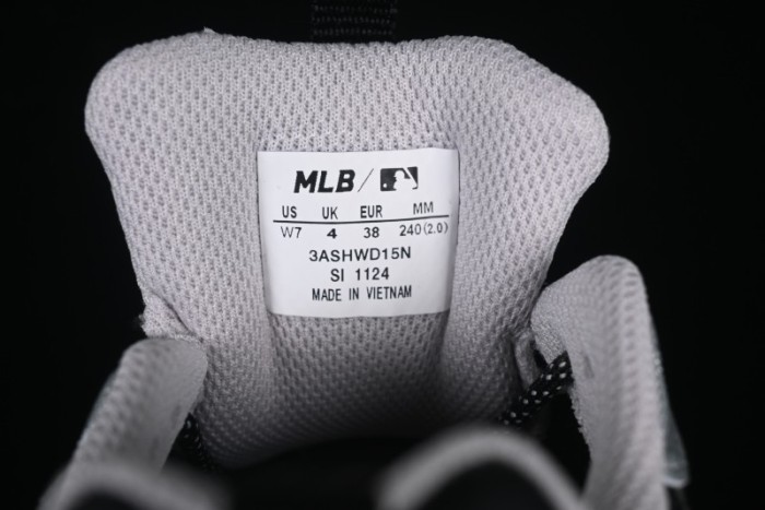 New York Yankees MLB Winner Chunky Height Increasing Thick Sole Running Shoes - 3ASHWD15N50BKS