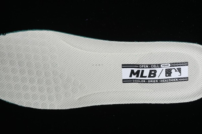 MLB Chunky Classic Base Height Increasing Platform Sneakers - 3ASXCCB4N50IVS