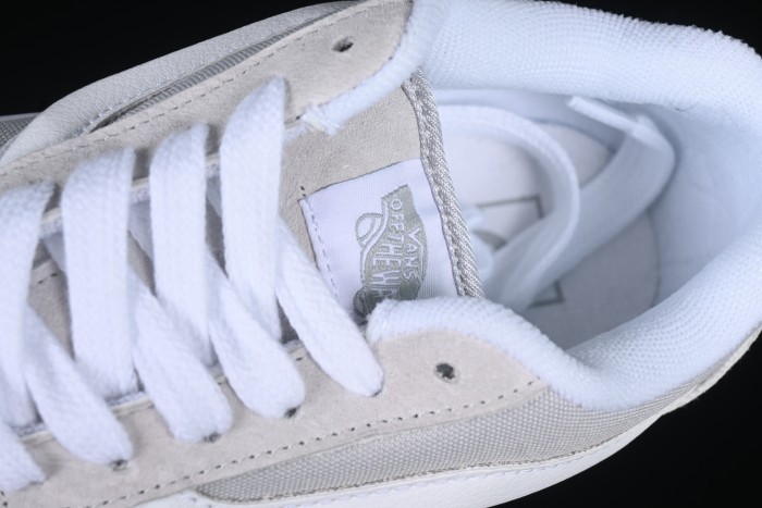 Vans Knu Skool Low-Top Retro Chunky Sneakers with Oversized Logo - VN000CRPBWD