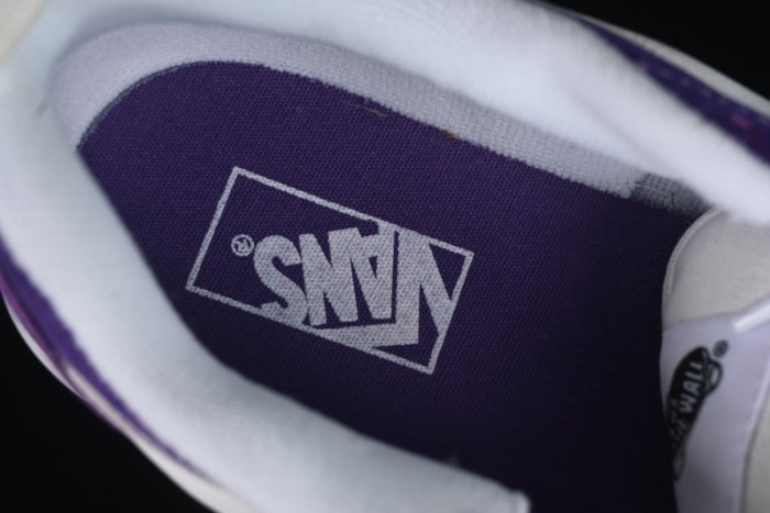 Vans Classics Knu Skool Full-Grain Leather Retro Sneakers with Chunky Silhouette - VN000CS0DRV