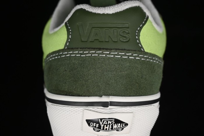 Vans Chukka Push Low-Top Skate Shoes with Slip-Resistant Sole in Apple Green - VN0008ZE08P
