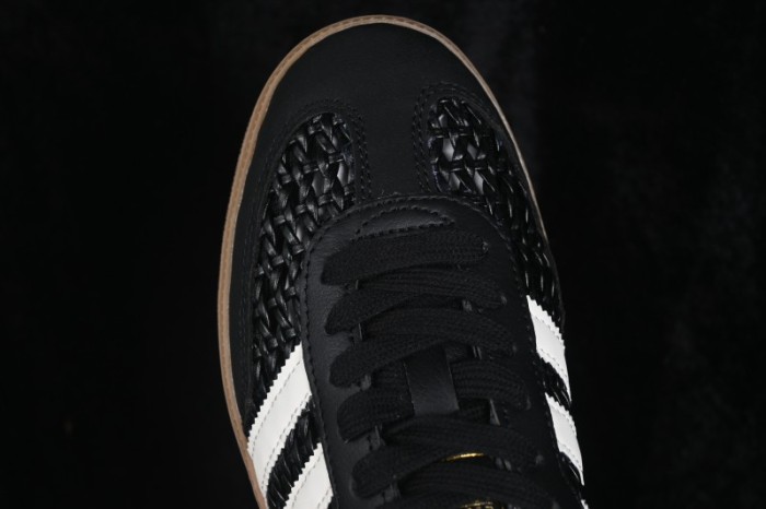 Adidas Samba OG Classic Sneakers with Retro Design - HQ9282
