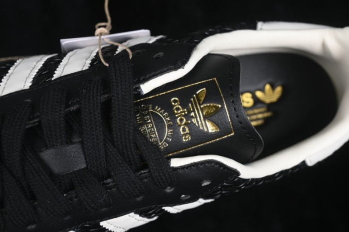 Adidas Samba OG Classic Sneakers with Retro Design - HQ9282