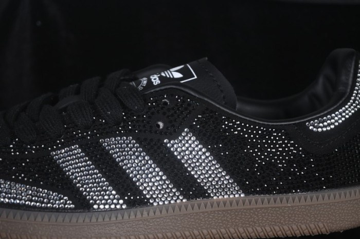 Adidas Samba OG Classic Lifestyle Sneakers with Retro Design - IH9052