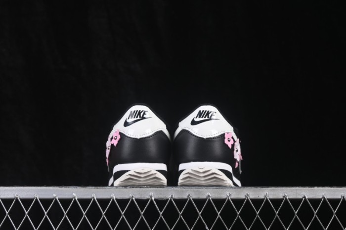Nike Classic Cortez Leather Retro Running Shoes - IV5675-001