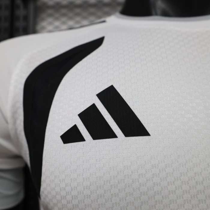 Player Version 26/27  Real Madrid CF Home White Jersey
