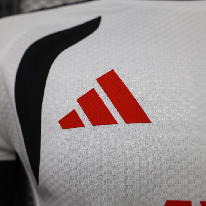 Player Version 26/27 Liverpool  White  Training Jersey