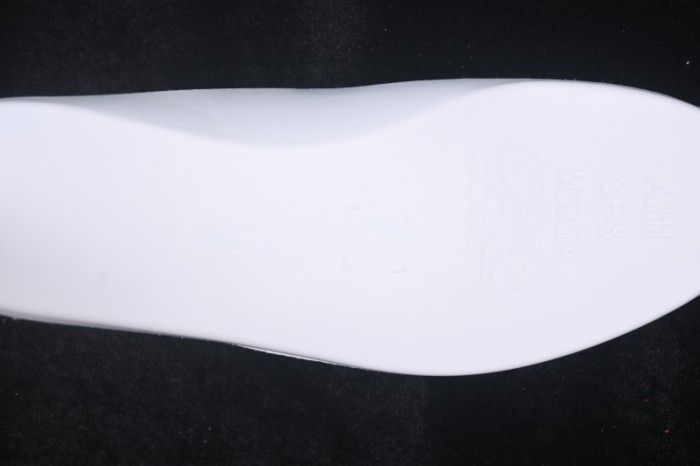 Comme des Garçons x Nike Air Jordan 11 White Sneakers - IV7639-100