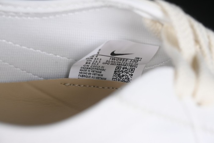 Nike Moon Shoe SP Retro Low-Top Lifestyle Sneakers with Cushioned Sole - IW0955-100