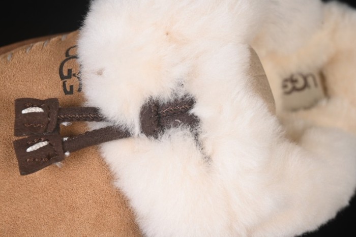UGG Slipper Evolution Comfortable Flat No Special Function Closed Toe Slippers - 1180 Chestnut