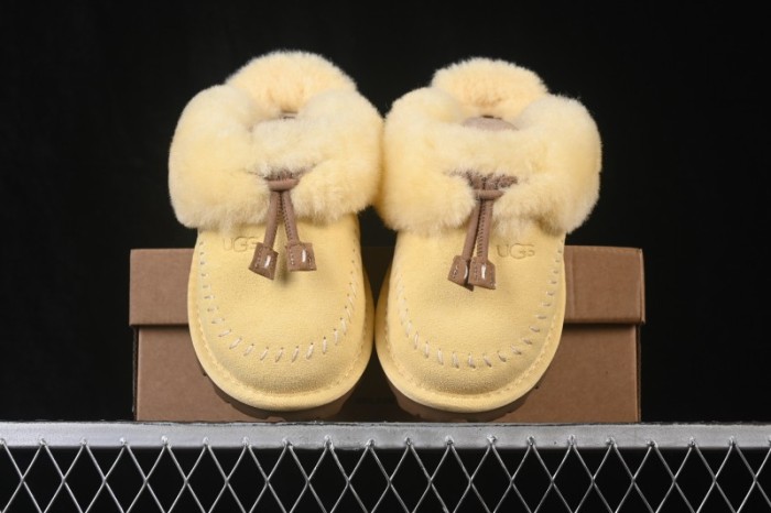 UGG Slipper Evolution Comfortable Flat No Special Function Closed Toe Slippers 1180 Soft Mustard