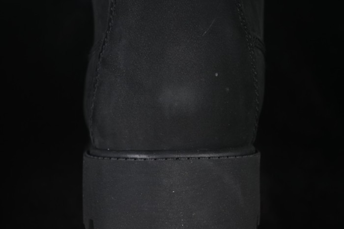 Timberland Classic Mid-Top Black Boots - 032085
