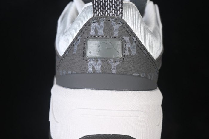 MLB Chunky Curve Liner Monogram New York Yankees Thick Sole Casual Running Shoes - 3ASXL206N50BKS