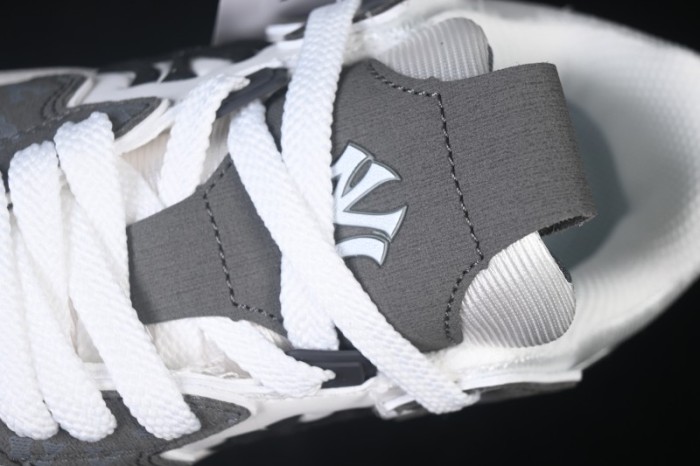 MLB Chunky Curve Liner Monogram New York Yankees Thick Sole Casual Running Shoes - 3ASXL206N50BKS