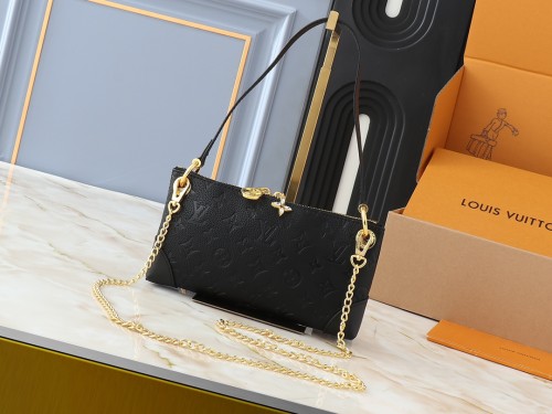 Leather bag ,5A ,size 25x13x5cm,no box,  B88-120