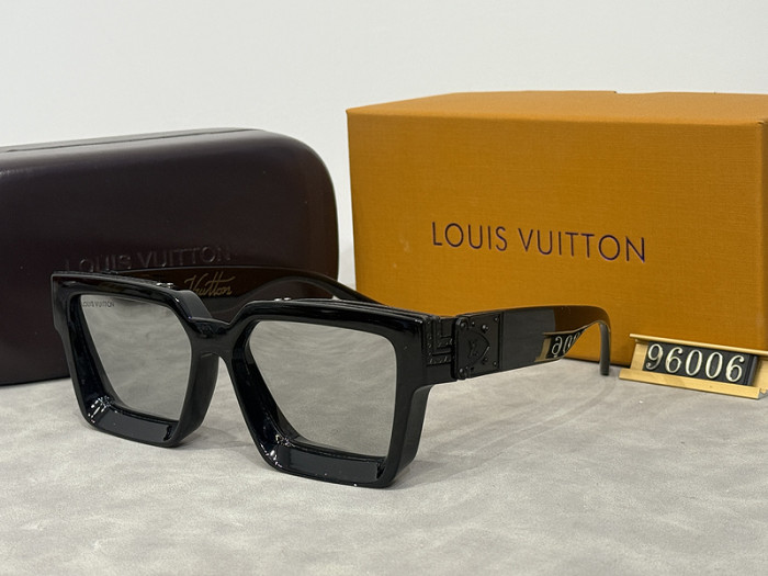 Blue light blocking sunglasses with the box and case ,G25-1231-1244