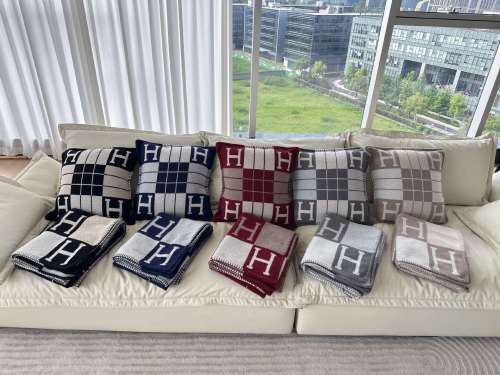 Wool blanket size 140-175cm--weight 800g,  pillowcase not including the pillow core ,size 45*45cm--weight 175g, SF55-1-12