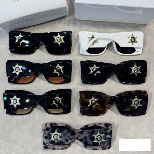 Blue light blocking sunglasses with the box and case ,G25-1470-1476