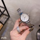 大人気新品グッチ 時計 コピー レディース クオーツ