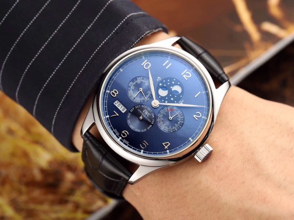 大人気新作IWC パイロットウォッチ コピーシリーズ メンズ 自動巻き4色