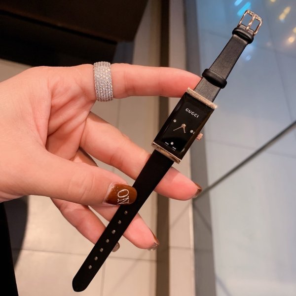 定番人気新品グッチ 時計 コピー レディース クオーツ2色