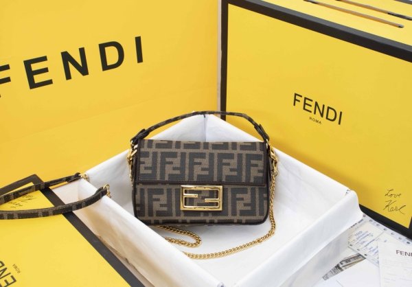 フェンディバッグコピー 定番人気2021新品 FENDI レディース ハンドバッグ