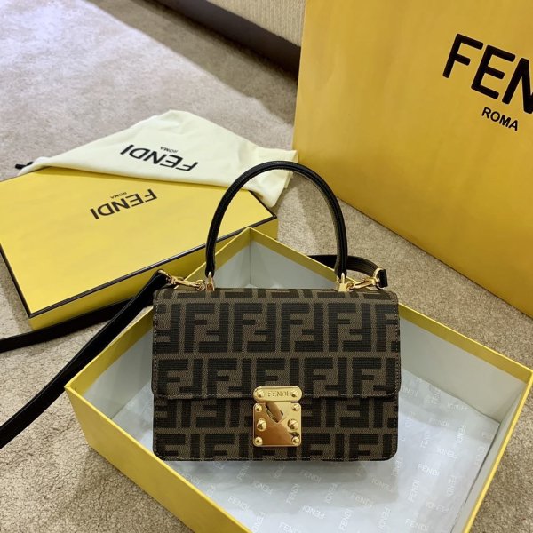 フェンディバッグコピー 2021新品注目度NO.1 FENDI レディース ハンドバッグ