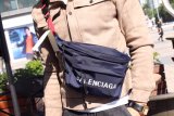 バレンシアガバッグコピー 定番人気2021新品 BALENCIAGA 男女兼用 ボディバッグ