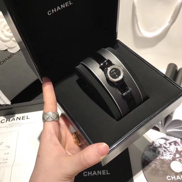 高品質大人気新品シャネル J12時計 コピー レディース クオーツ