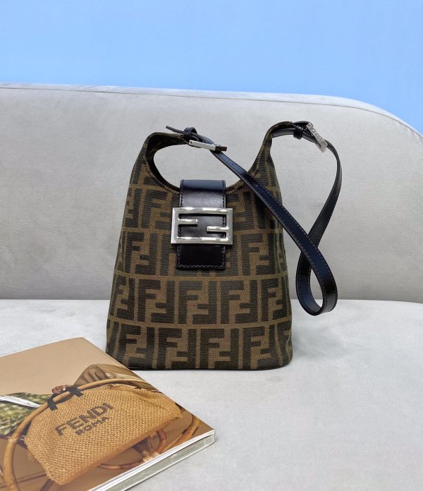 フェンディバッグコピー 定番人気2021新品 FENDI レディース ハンドバッグ