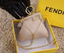 フェンディバッグコピー 大人気2022新品 FENDI レディース ショルダーバッグ