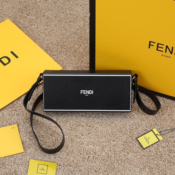 フェンディバッグコピー 大人気2022新品 FENDI レディース ショルダーバッグ