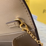 フェンディバッグコピー 大人気2022新品 FENDI レディース ショルダーバッグ