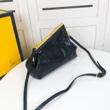 フェンディバッグコピー 2022新品注目度NO.1 FENDI レディース ショルダーバッグ