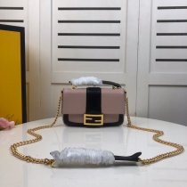 フェンディバッグコピー 2022新品注目度NO.1 FENDI レディース ショルダーバッグ