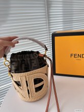 フェンディバッグコピー 大人気2023新品 FENDI レディース バケツバッグ