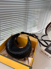 フェンディバッグコピー 2023新品注目度NO.1 FENDI レディース ショルダーバッグ