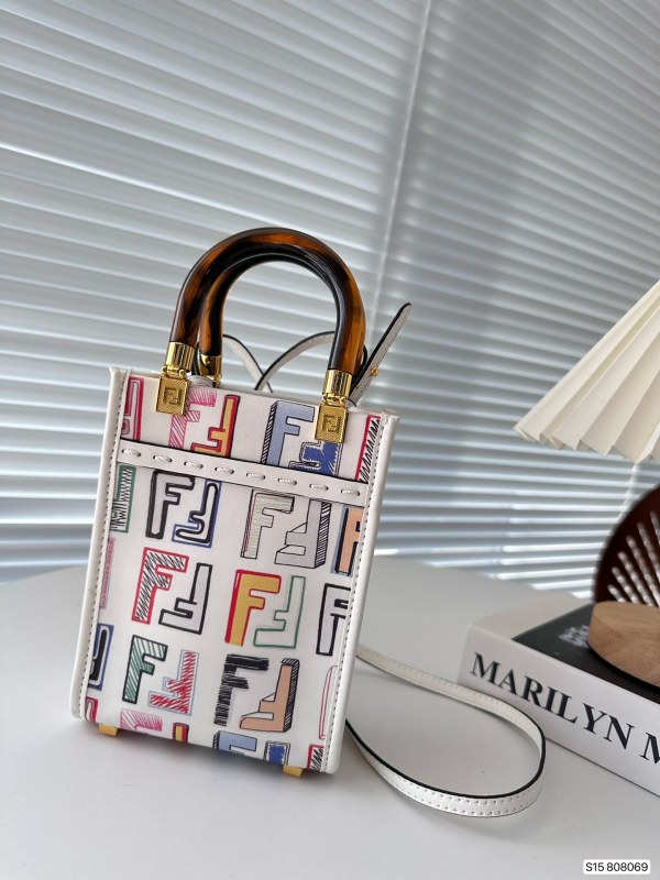 フェンディバッグコピー 定番人気2023新品 FENDI レディース 携帯 電話 バッグ