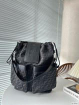 フェンディバッグコピー 大人気2023新品 FENDI レディース バックパック
