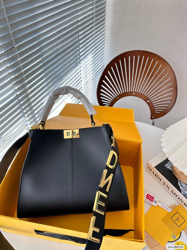 フェンディバッグコピー 2023新品注目度NO.1 FENDI レディース ハンドバック